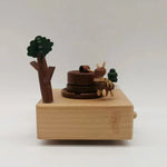 boîte musique bois naturel vintage personnages animaux arbre cabane enfants jouet décoratif