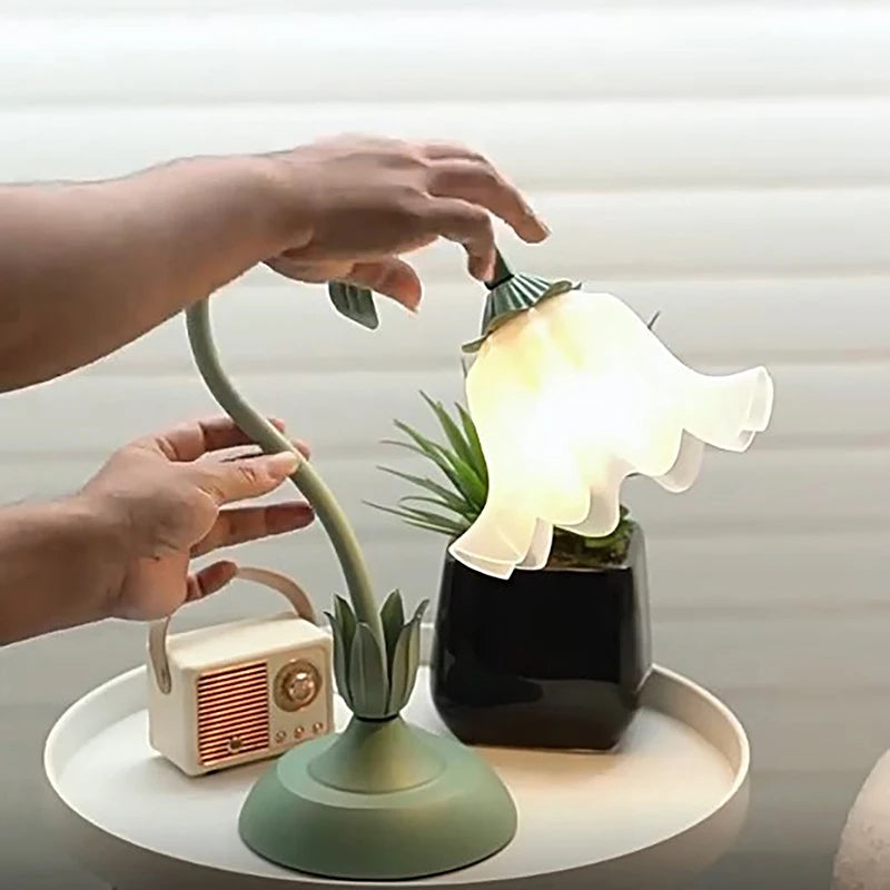 lampe table moderne verte abat jour fleur lys blanc translucide base solide câble floral