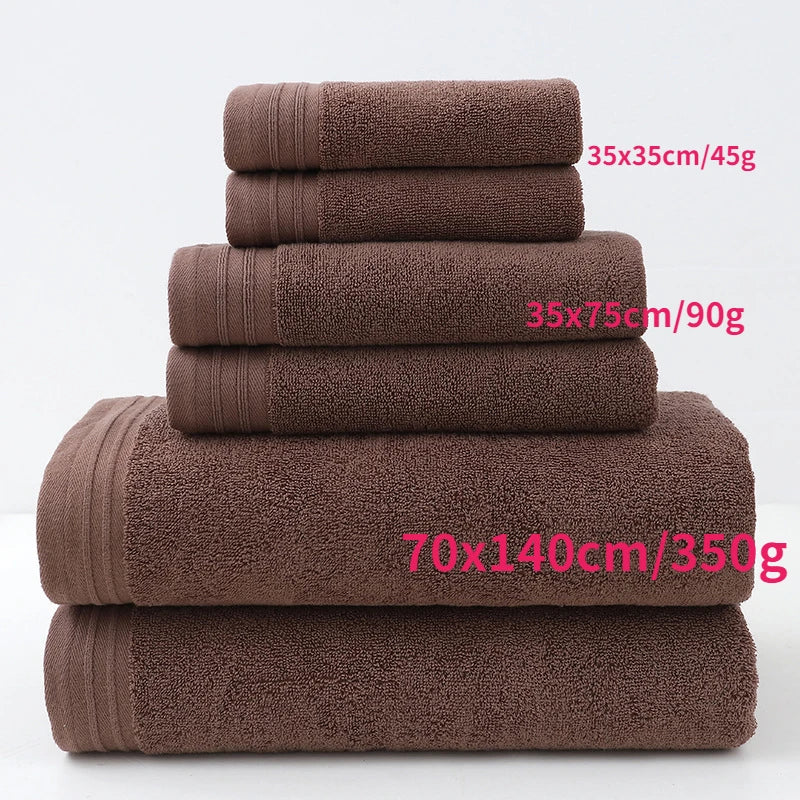 Serviette éponge absorbante détaillée montrant la texture du coton peigné