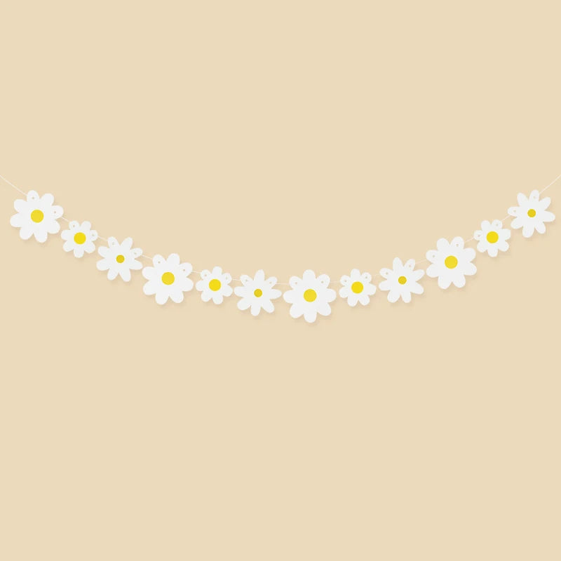 guirlande fleurs anniversaire mariage blanc jaune simple décoration minimaliste océillets inclusion ruban protection
