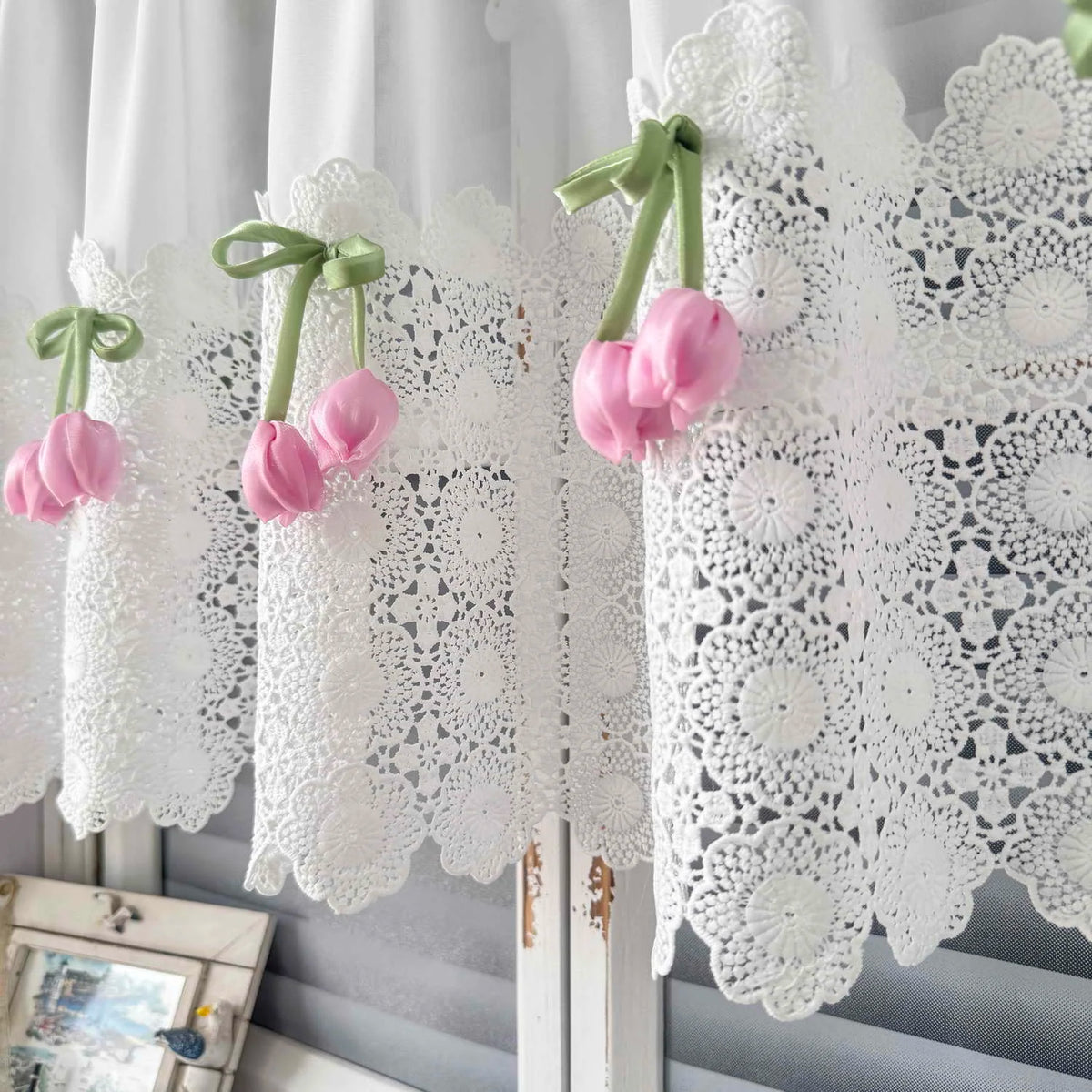 rideau blanc dentelle tulipes roses transparent vintage romantique maison