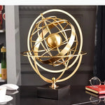 sculpture géométrique moderne sphère dorée anneaux circulaires décoration chambre minimaliste