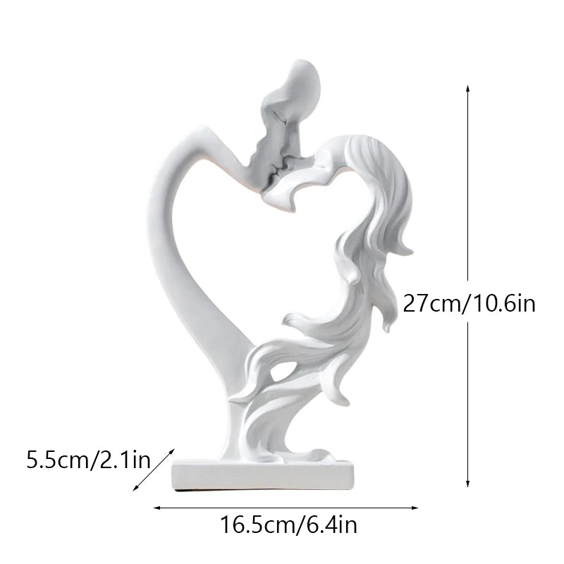 statuette moderne couple enlacés forme cœur résine blanche dorée argentée romantique decoration interieur base