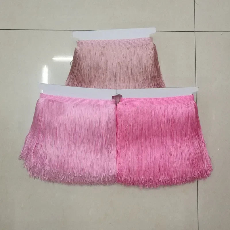 Frange dentelle 30cm pour décoration de jupes et textiles