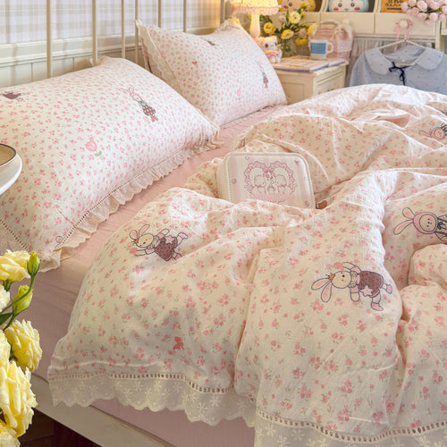 ensemble literie housse couette drap taies fleurs roses dentelle blanche romantique doux
