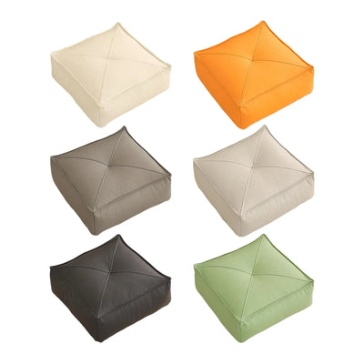 Coussin de sol carré en cuir PU orange sur un patio