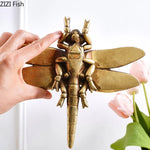 décoration murale statuette libellule dorée texture reptile réaliste moderne salon chambre