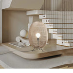 lampe sol moderne rattan tressé beige clair pieds noirs câble noir 11 15w led