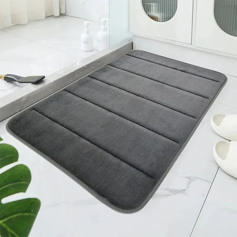 tapis bain doux élastique motif fleurs noires fond blanc moderne gris marron confortable absorbant