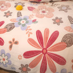 Housse de couette étalée montrant les dimensions généreuses