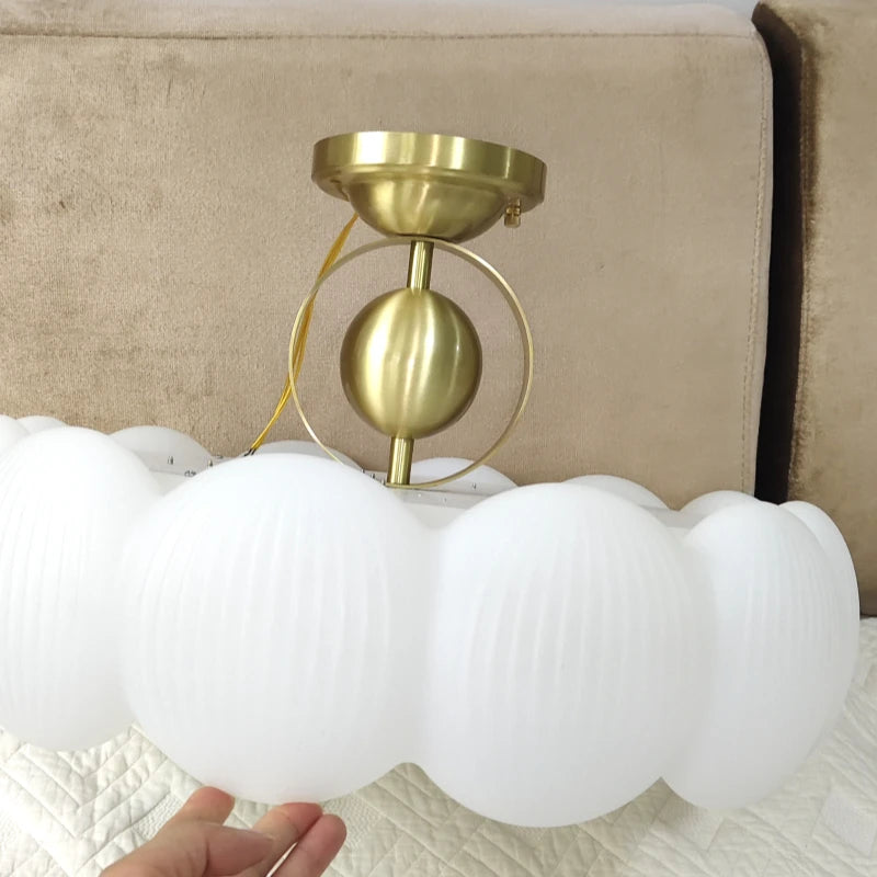 lampe suspendue moderne blanche dorée texture ondulée intérieur chambre étude télécommande led