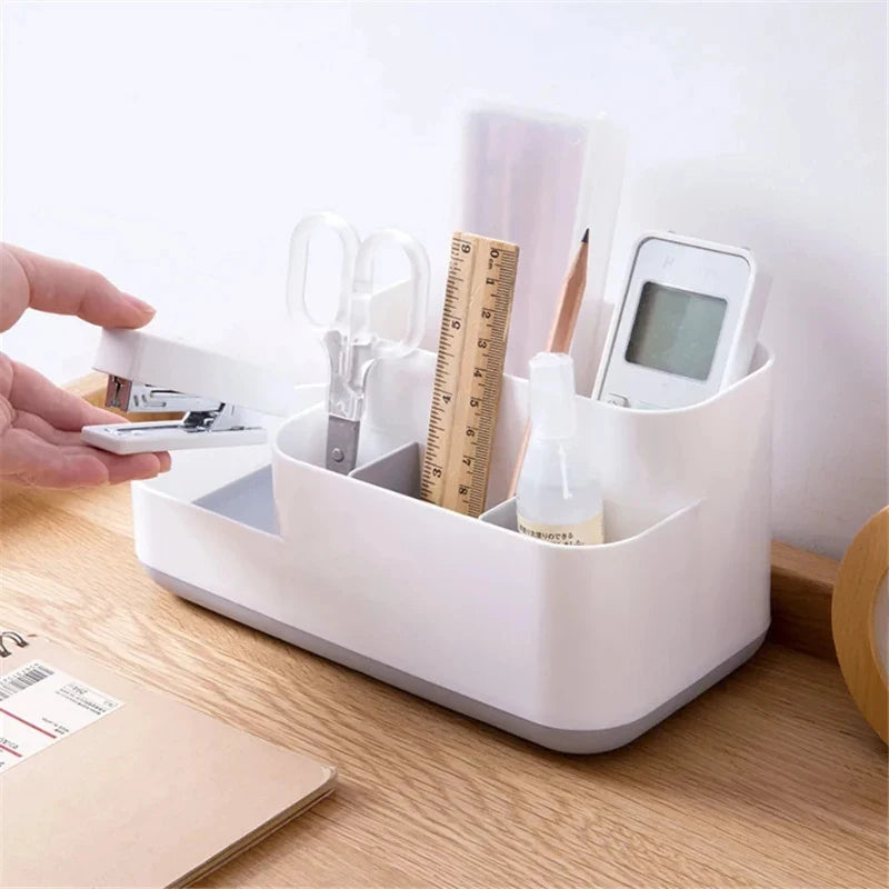 rangement blanc minimaliste pinceaux cosmétiques bouteilles tubes accessoires toiletté règle stylo modernes