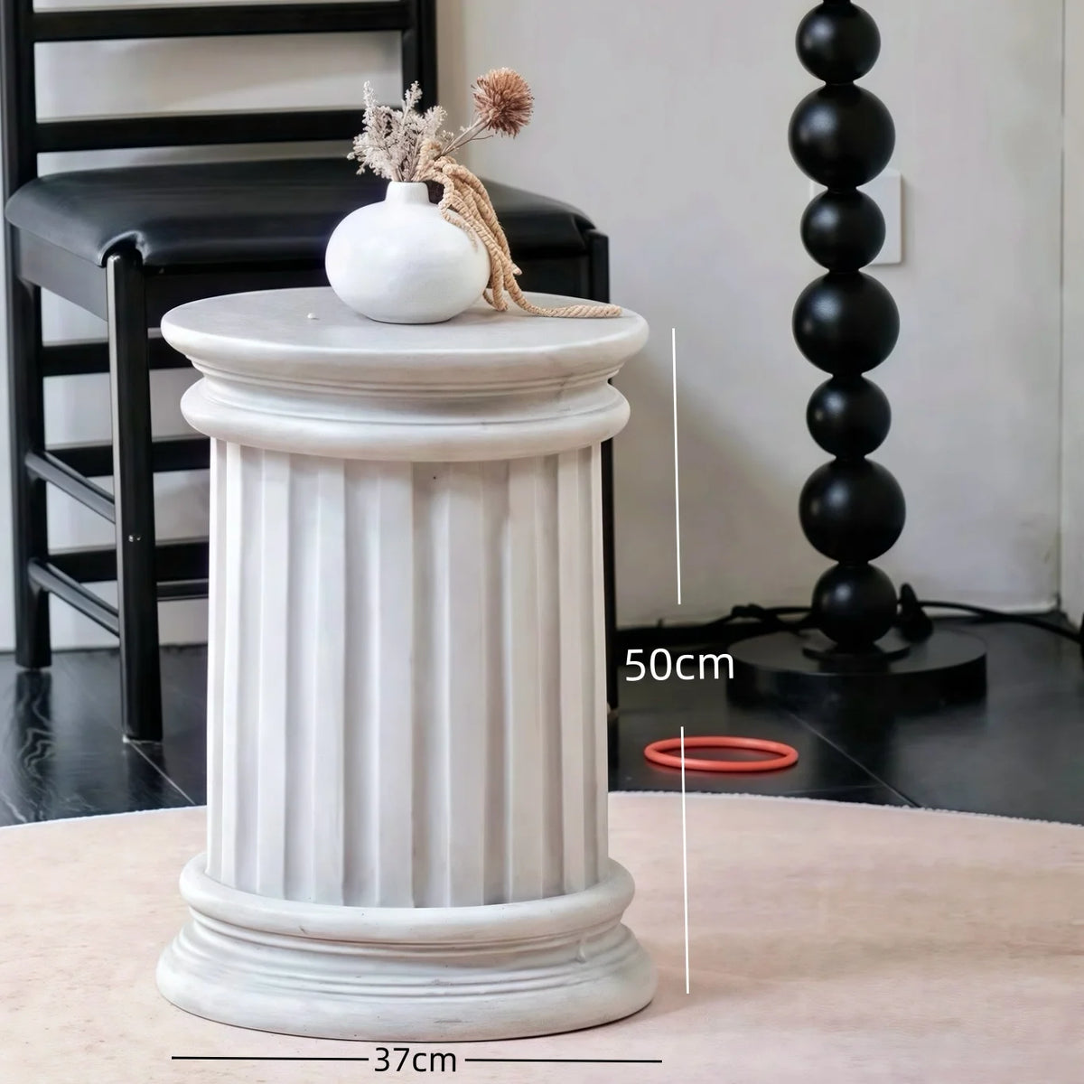 table d'appoint colonne romaine pierre sculptée classique blanc décoration intérieure angle canapé