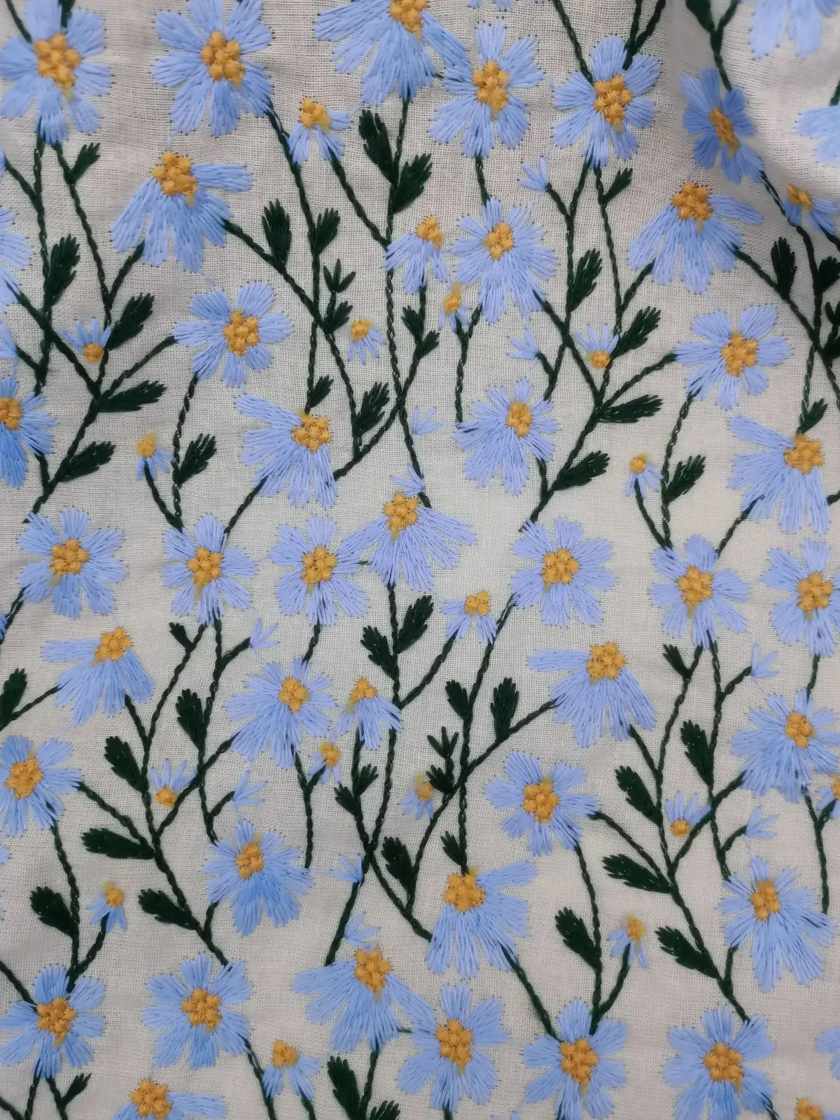 tissu brodé floral coton beige clair blanc vert jaune résistant environnement 120cm large