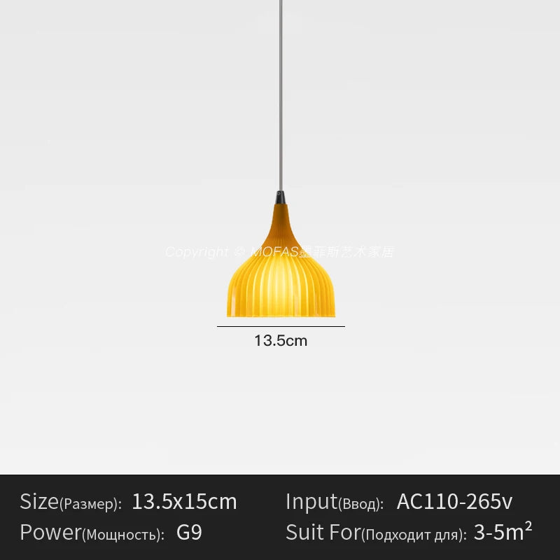 suspension lumineuse moderne plissée jaune blanc argenté câble métallique salon restaurant chambre principale