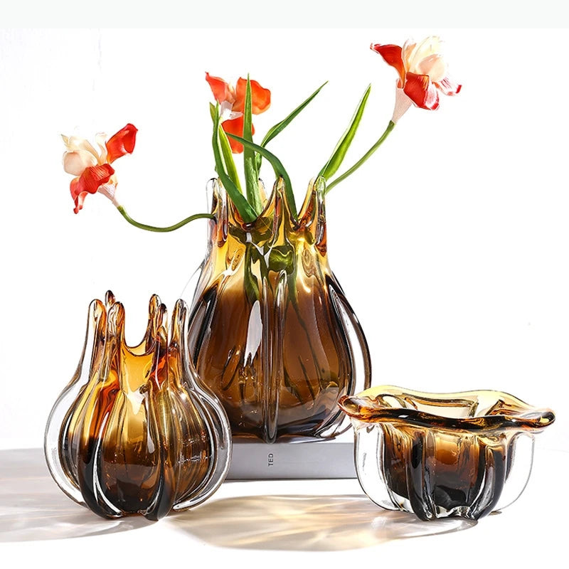 vases verre ambré moderne texturé lignes verticales formes ondulées transparent
