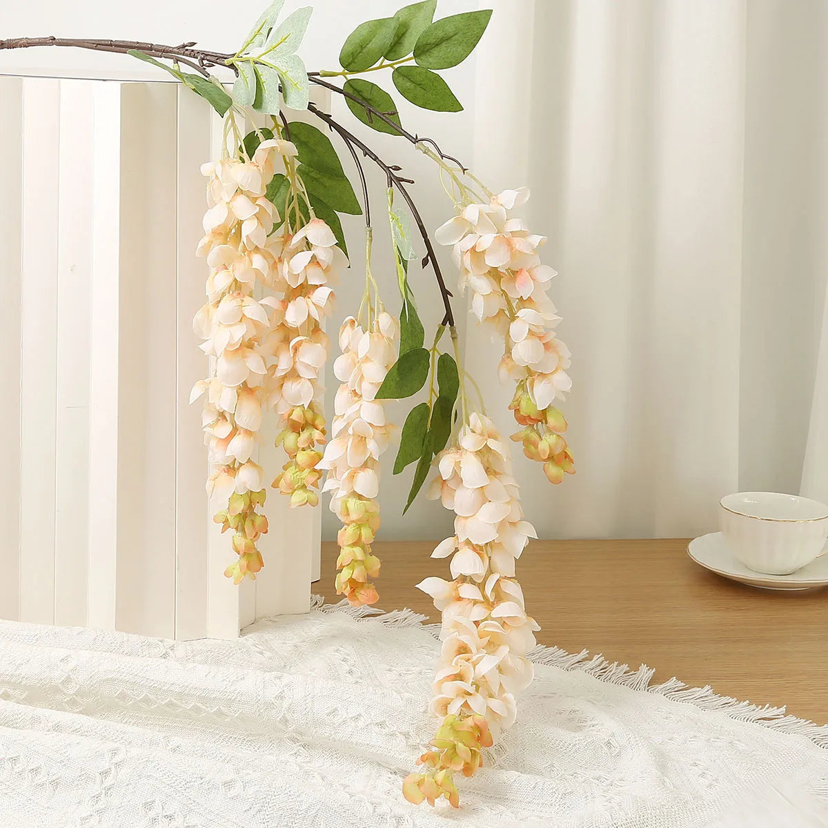 Guirlande fleurs artificielles violettes blanches modernes décoration intérieure extérieure mariage anniversaire
