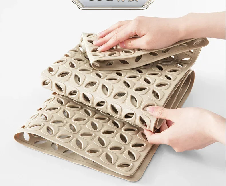 tapis douche bain antidérapant motifs géométriques surface texturée moderne gris clair beige respectueux environnement