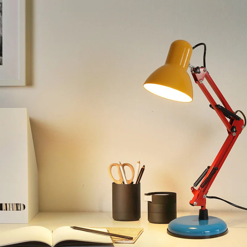 lampe sol moderne rouge bleu jaune blanc noir métal lisse industriel interrupteur flexible