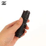 lampe torche noire anti dérapante moderne clip certifiée