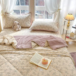 couette d'été légère enfant beige motifs fleurs feuilles coton doux décorative chambre enfant