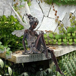 statue fée assise bronze gris vert texture rugueuse ailes ajourées fantastique decoratif jardinextérieur résistante