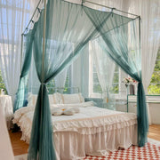 moustiquaire lit baldaquin rideaux blancs transparents romantique doux féminin plissé frangé