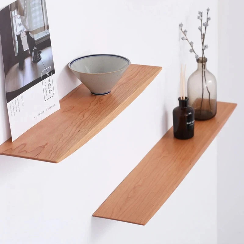 étagères murales bois chêne clair foncé modernes minimalistes bols cuillères vases