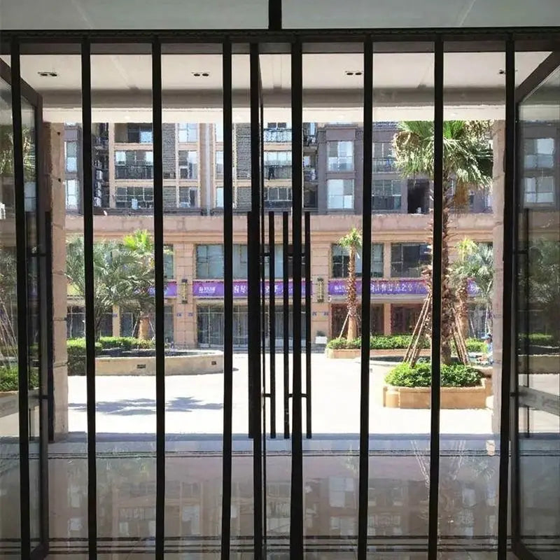 Rideau PVC rouge magnétique réduisant le bruit dans un garage