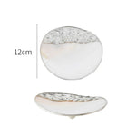 assiettes bijoux blanc or élégantes motifs floraux texture naturelle pieds métalliques almacenamiento joyas