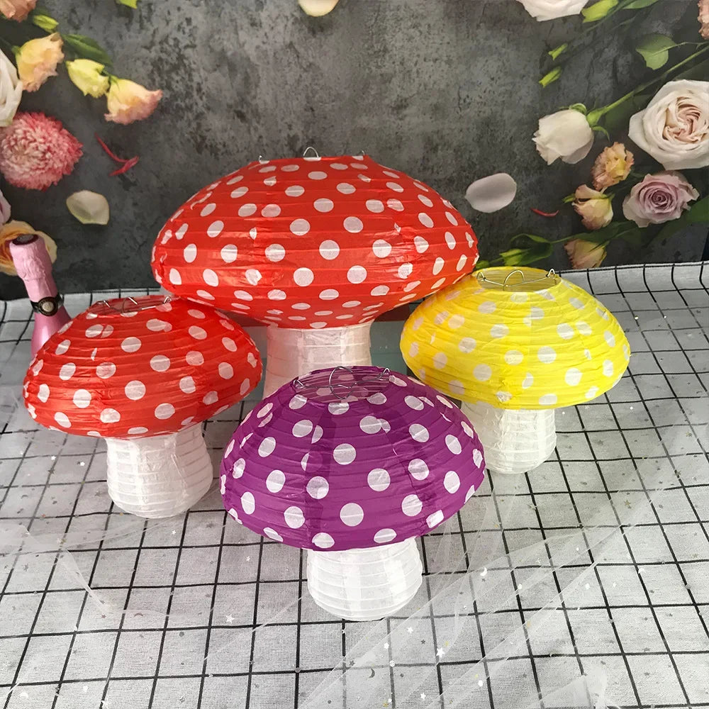 lanterne champignon fraise couleur rouge blanc jaune rose verte points feuilles enfant décoration fête