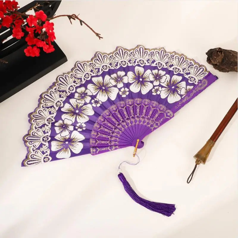 éventail pliant violet fleurs blanches dentelle pompons élégants classique ornemental blanc violet rouge bleu