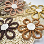 coasters tissus fleurs spirales moderne artisanal gris foncé marron clair beige rose pâle