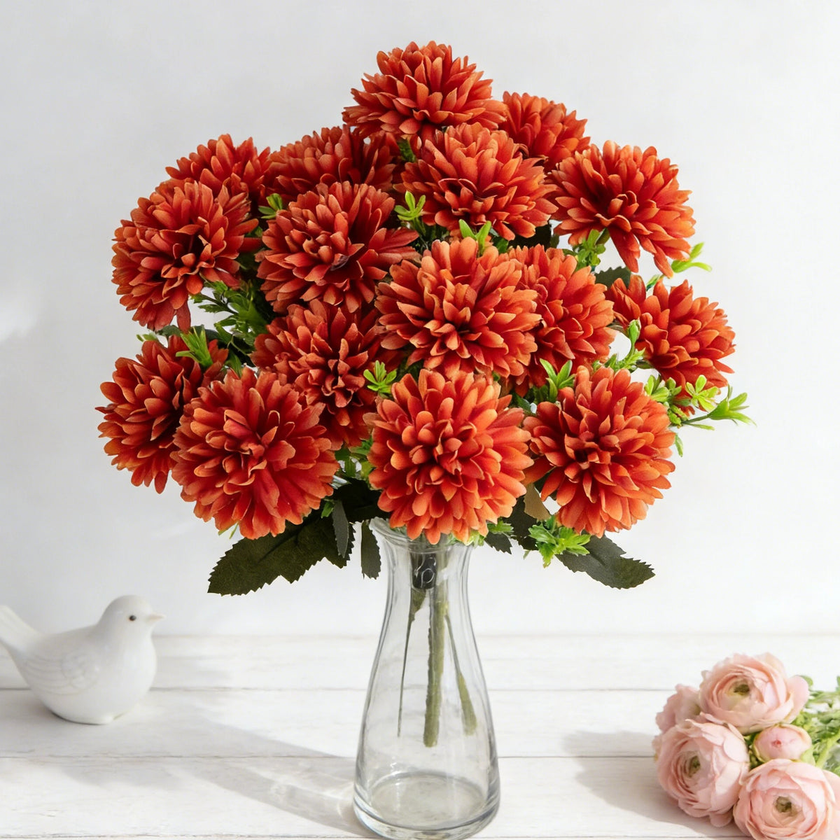 décoration intérieure bouquet fleurs artificielles gerbera modernes pompons couleur rouge blanc jaune minimaliste
