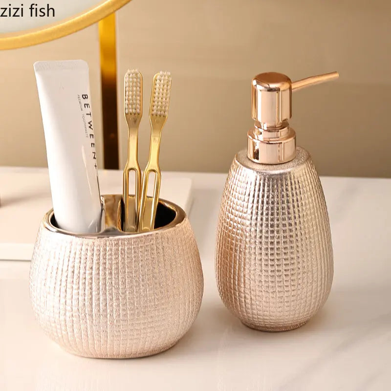ensemble salle bain moderne or pâle brosse dents savon tube crème blanche distributeur