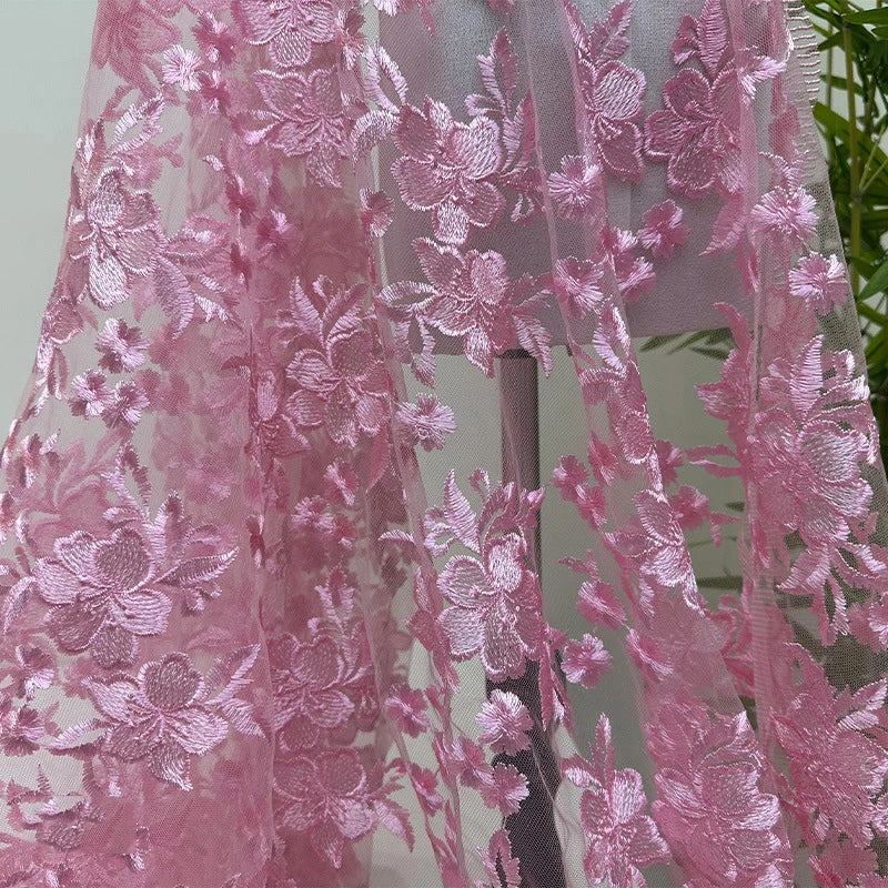 tissu dentelle brodée fleurs transparent rose blanc bleu rouge gris cérémonie mariage soirée