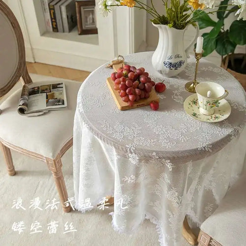 nappe table blanche dentelle broderie florale classique mariage fête banquet décorative