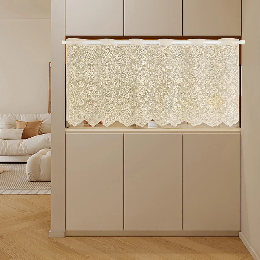rideau pastoral dentelle florale transparent beige clair bord festonné décoration fenêtre maison