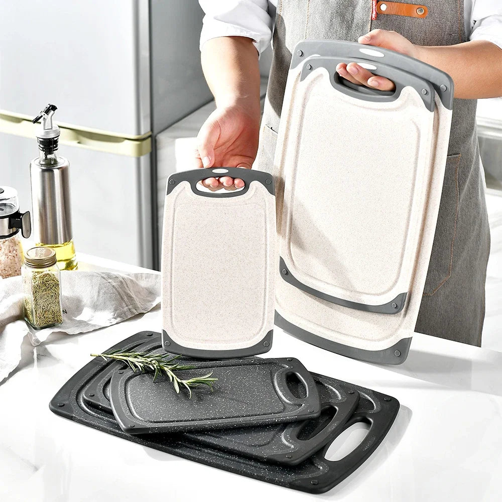 planche découper moderne poignées intégrées motif granulé noir gris beige respectueuse environnement multifonctionnable accrochable