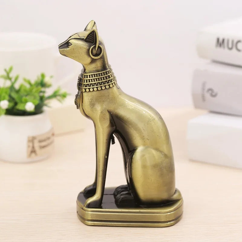 statue égyptienne chat bastet bronze doré hiéroglyphes collier décoration maison ancienne