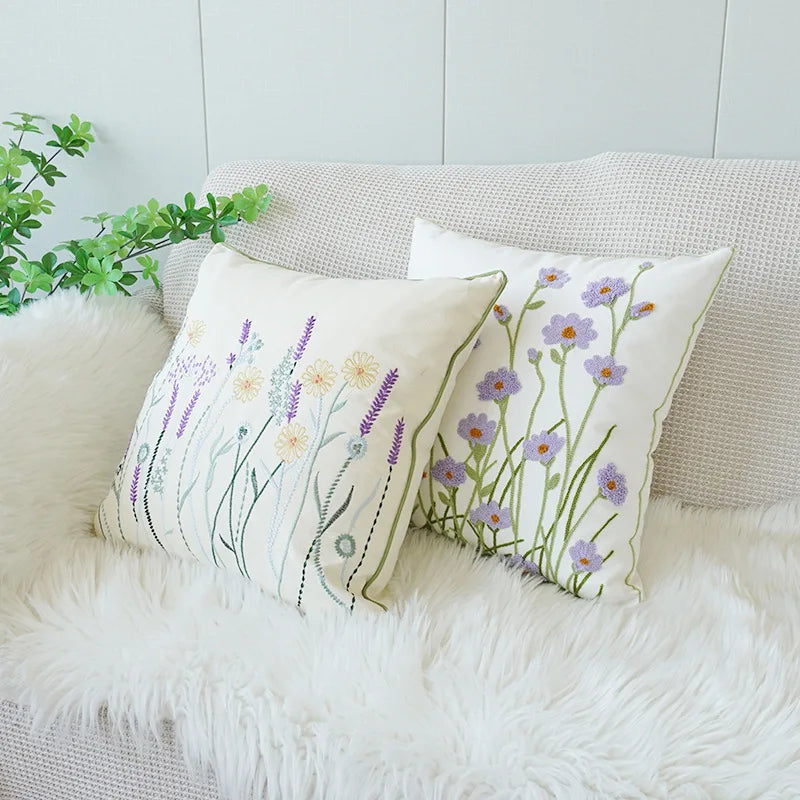 coussin blanc motif floral traditionnel décoration salon 45x45cm