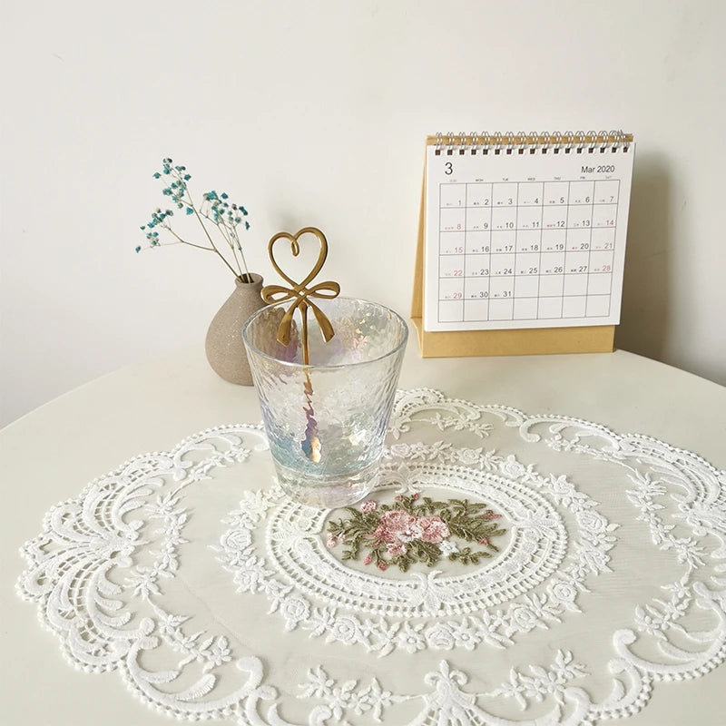 serviettes table vintage blanc broderie florale dentelle romantique maison fête