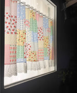 rideau fenêtre patchwork floral rose jaune vert bleu semi transparent rustique vintage tringle rideaux