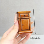 meuble miniature armoire verre transparent classique porte tiroir pieds sculptés blanc marron clair finition