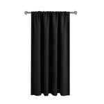 Rideau opaque noir élégant pour salon ou chambre, offrant une excellente occultation de la lumière, avec finition soignée et design moderne, idéal pour ajouter une touche de sophistication à tout intérieur. Solution parfaite pour préserver l'intimité tout en améliorant la décoration de la pièce.