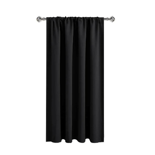 Rideau opaque noir élégant pour salon ou chambre, offrant une excellente occultation de la lumière, avec finition soignée et design moderne, idéal pour ajouter une touche de sophistication à tout intérieur. Solution parfaite pour préserver l'intimité tout en améliorant la décoration de la pièce.