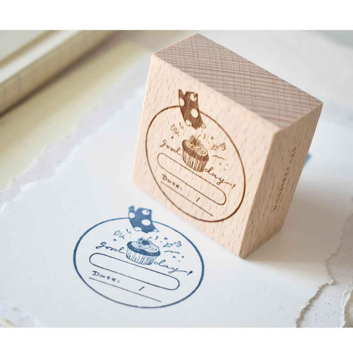 tampons bois naturels motifs gâteaux bonbons artisanal scrapbooking étiquettes journalisation decorative