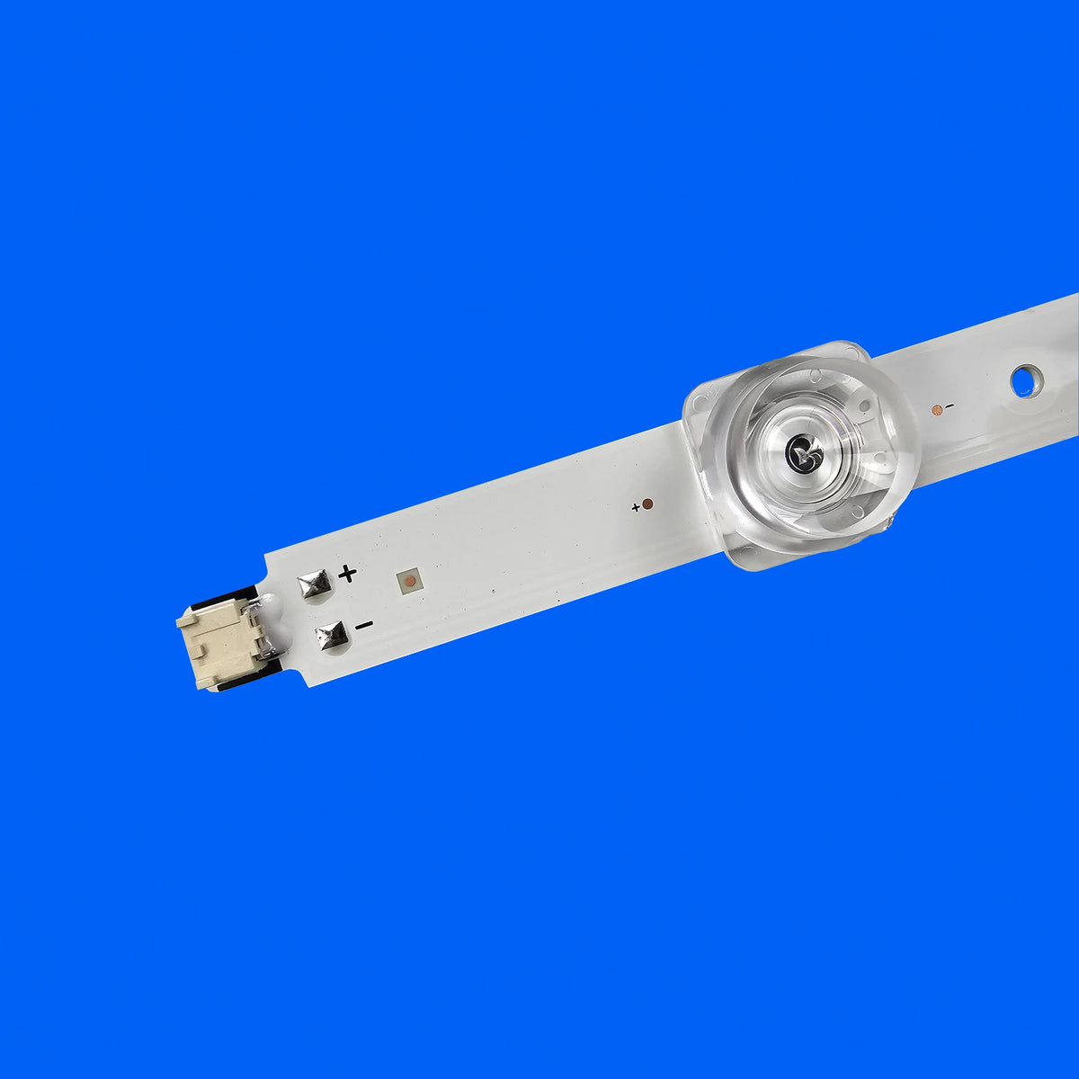 bande lumineuse blanche moderne connecteur électrique fixations rectiligne lisse opaques led
