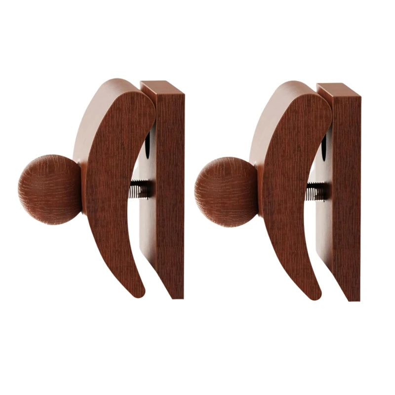 clips suspension tapisseries bois marron clair moderne minimaliste boutons fixations
