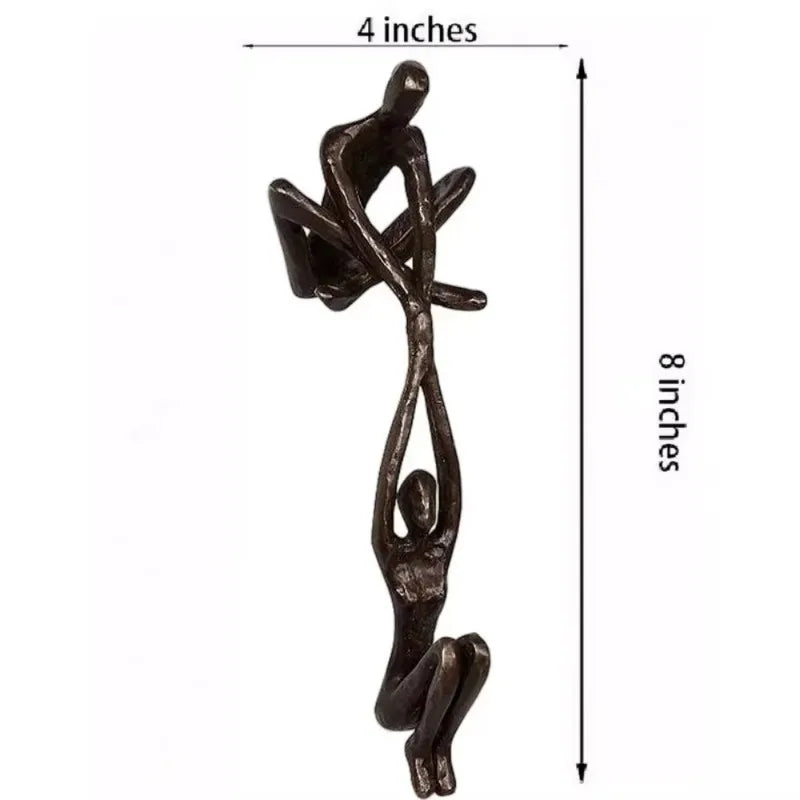 sculpture abstraite moderne deux figures humaines interaction marron foncé aspect bronze texturé minimaliste exposée